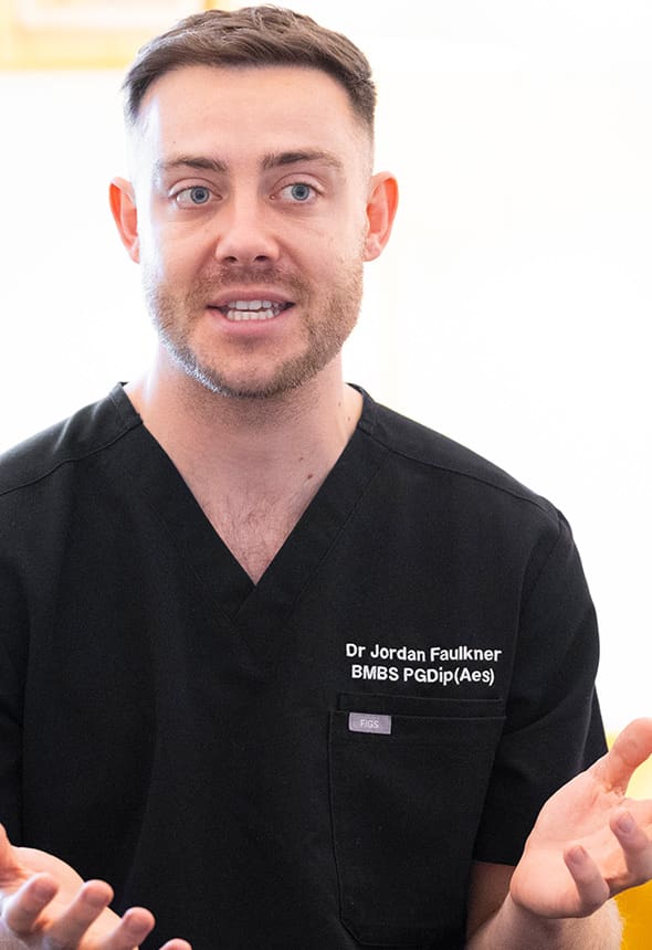 Dr Jordan Faulkner teaching during one-to-one aesthetics training at Interface Aesthetics UK.